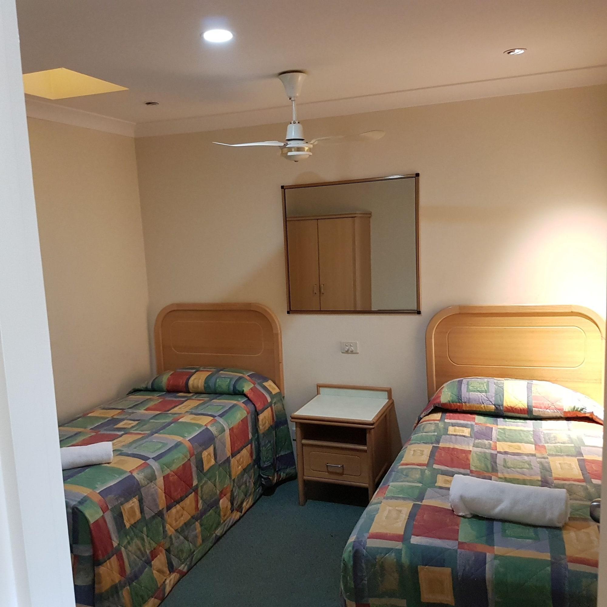 Chelsea Motor Motel